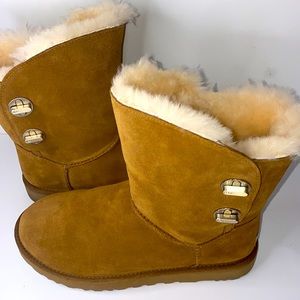 Tan buckle Uggs